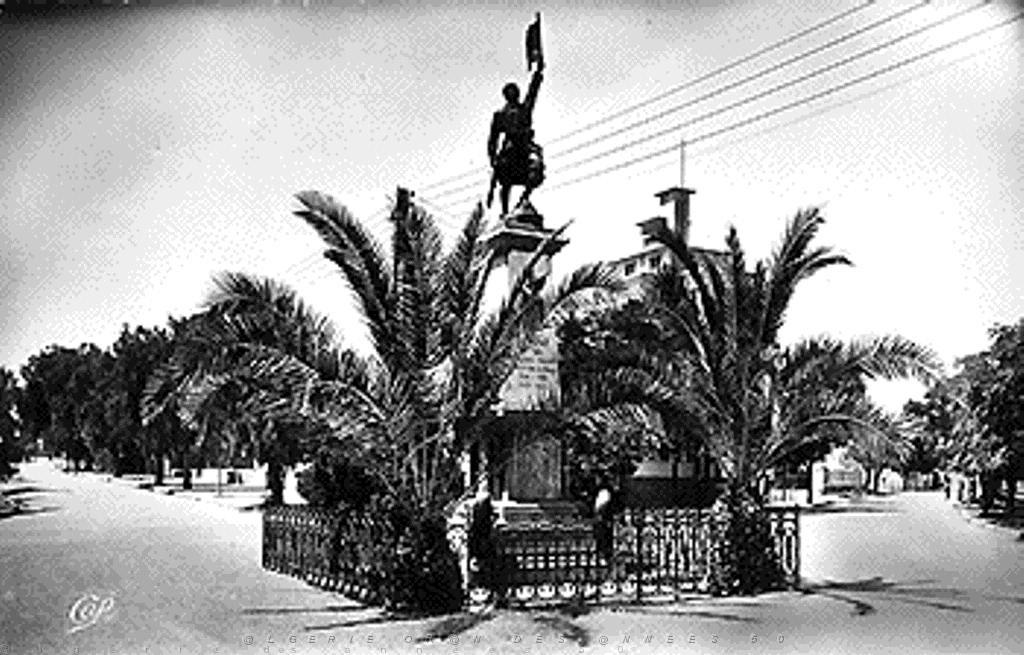 LE TELAGH MONUMENTS AUX MORTS.JPG